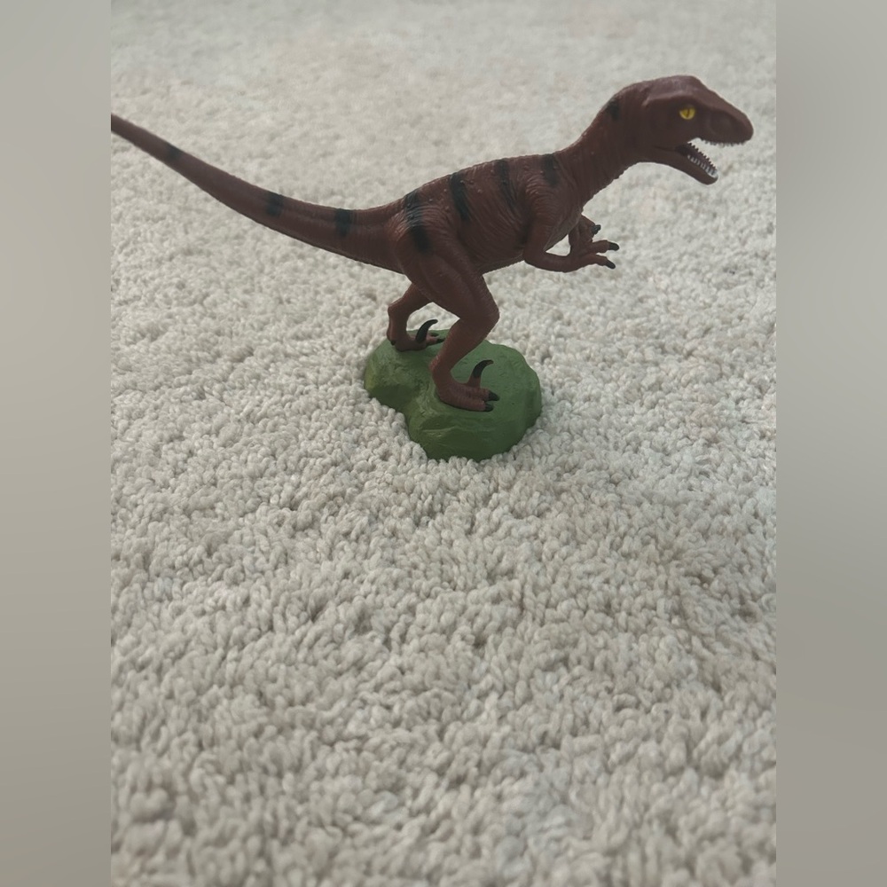Geoworld deinonychus dinosaur